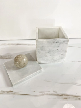 Ball Top Marble Box