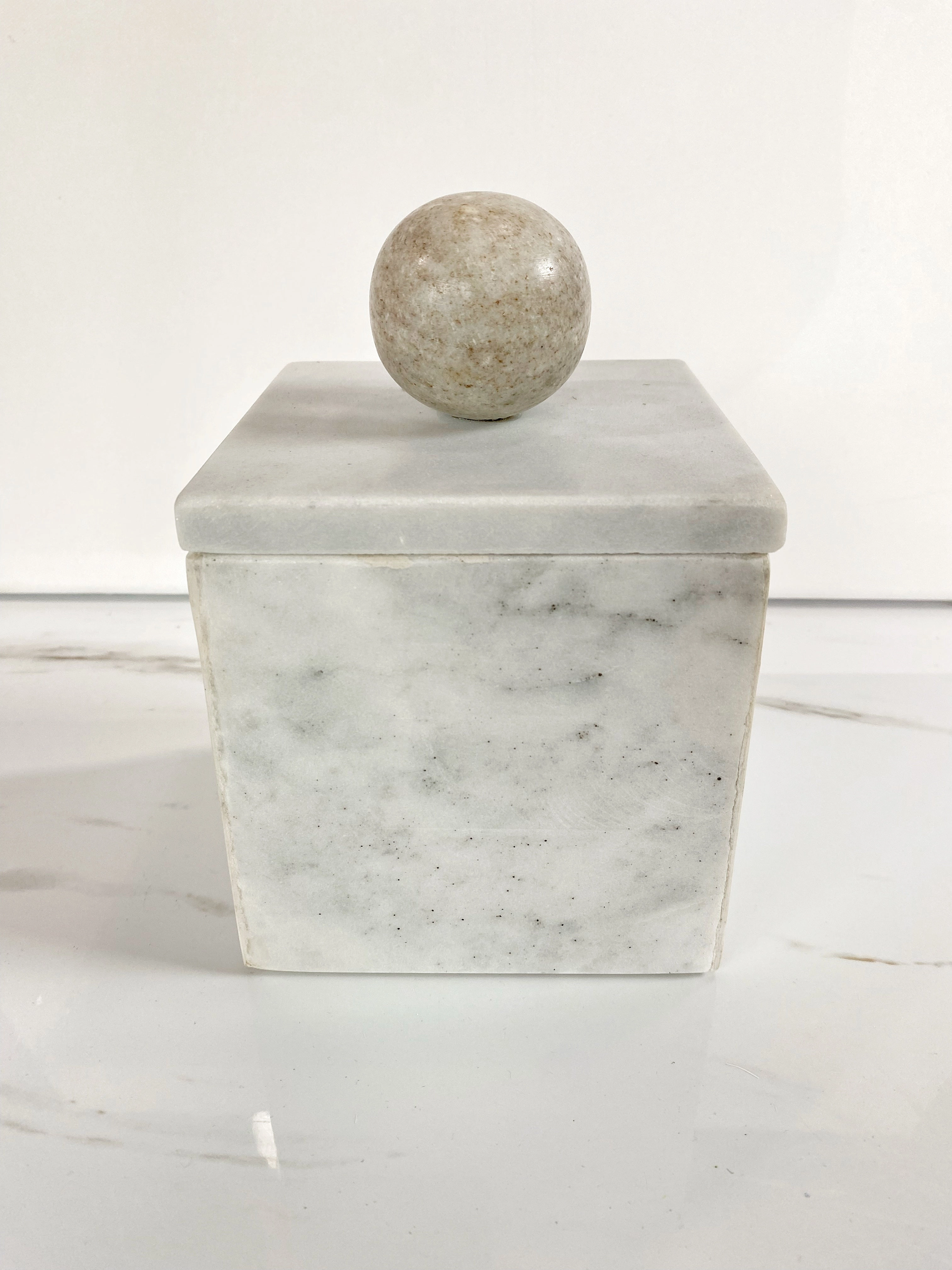 Ball Top Marble Box