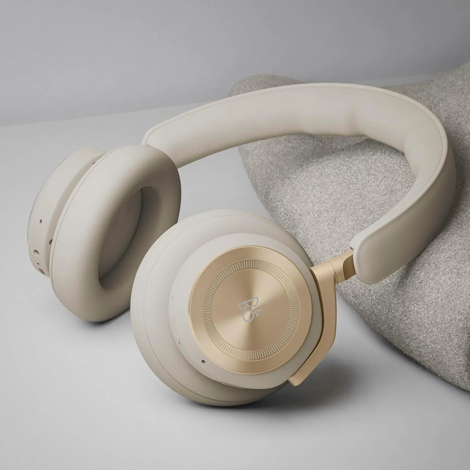 Bang & Olufsen Beoplay HX – Comfortable Wireless ANC Over-Ear Headphones - Gold Tone