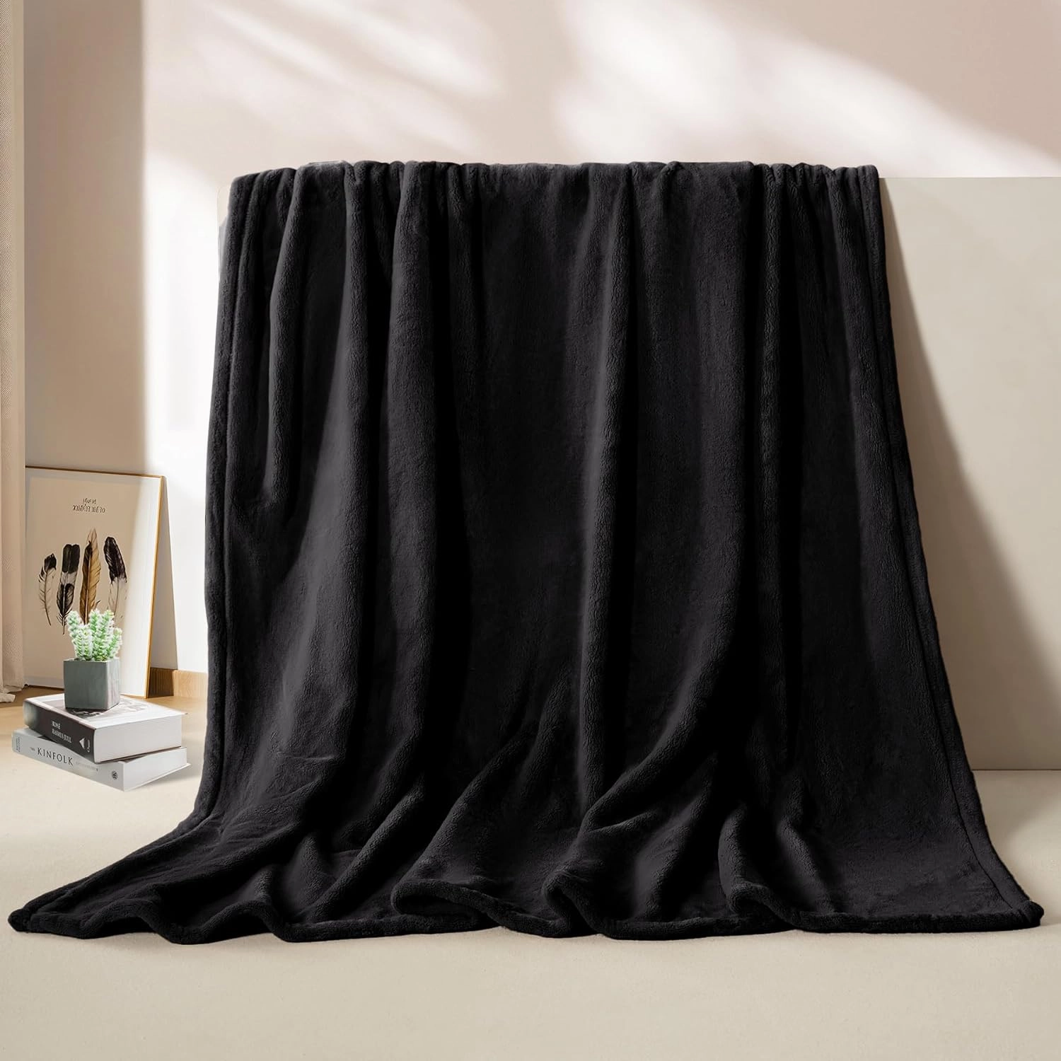 BEAUTEX Fleece Blanket Queen Size Super Soft Flannel Throw Blanket Lightweight Fuzzy Plush Blanket for Couch Sofa or Bed All Seasons (Black, 90" x 90")