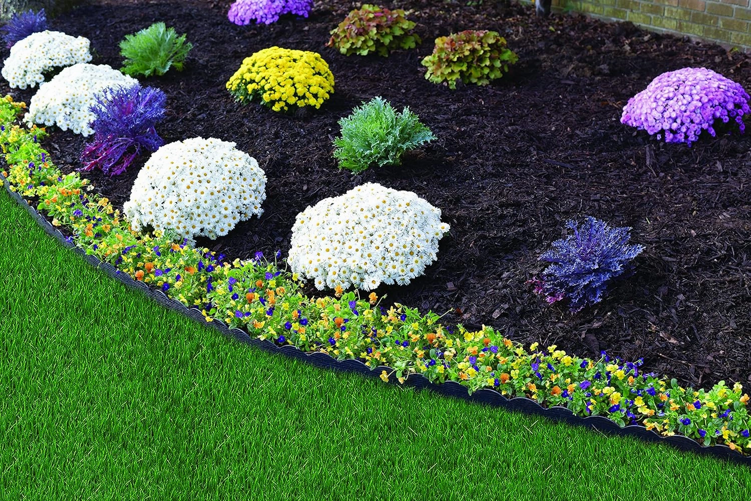 EasyFlex Decorative No-Dig Landscape Edging with Anchoring Spikes, 2.5 in. Tall Scalloped Top Garden Border with Woodgrain Texture, 40 Foot Kit, Black (3210E-40C)