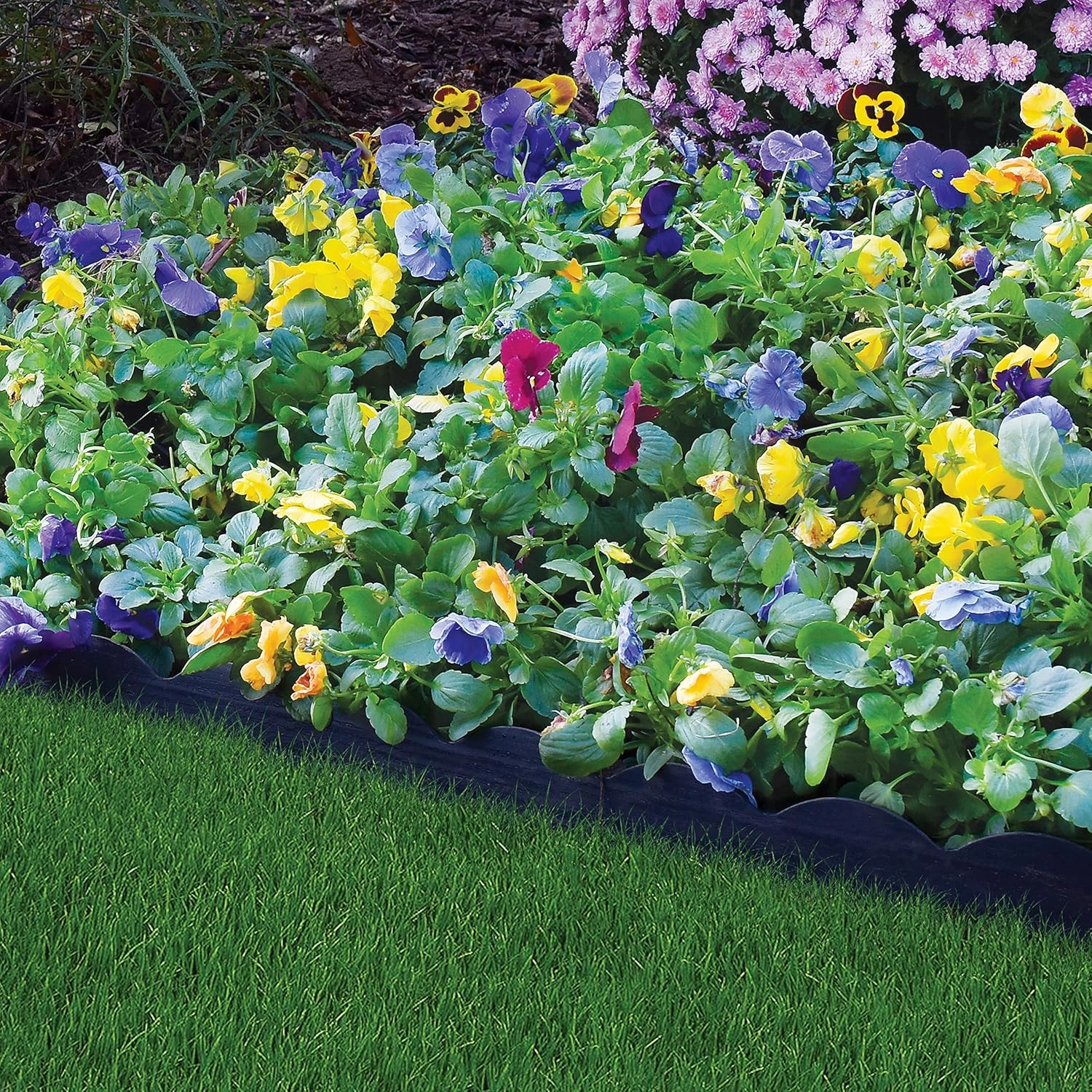 EasyFlex Decorative No-Dig Landscape Edging with Anchoring Spikes, 2.5 in. Tall Scalloped Top Garden Border with Woodgrain Texture, 40 Foot Kit, Black (3210E-40C)