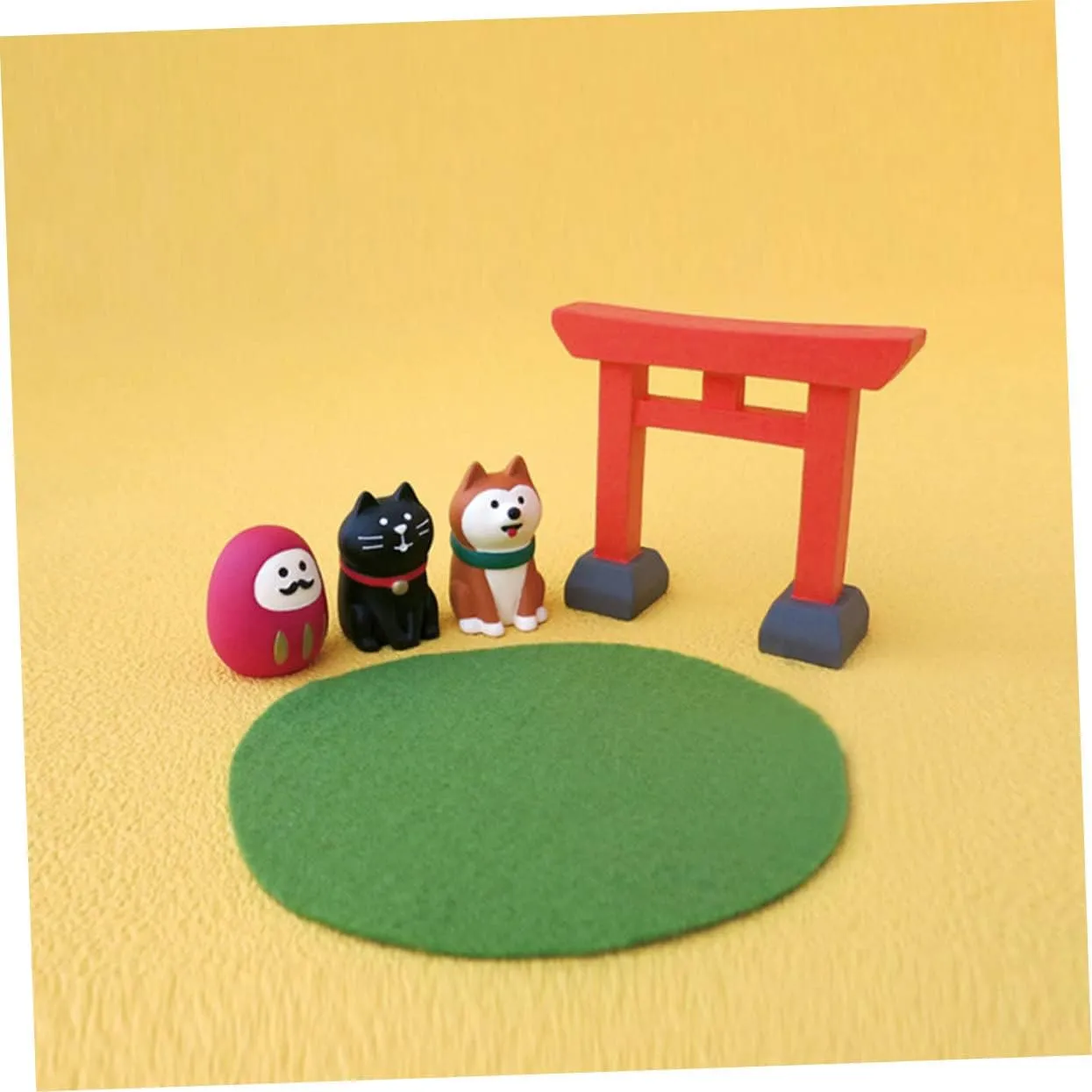 IMIKEYA Miniature Resin Door for Dollhouse Decor Charming Fairy House Ornament Chic Design for Playtime and Miniature Furniture Styling