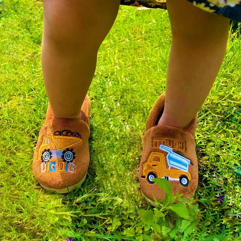 Kids Boys Girls Warm Slippers Kids Non-Slip Winter Indoor Household Shoes