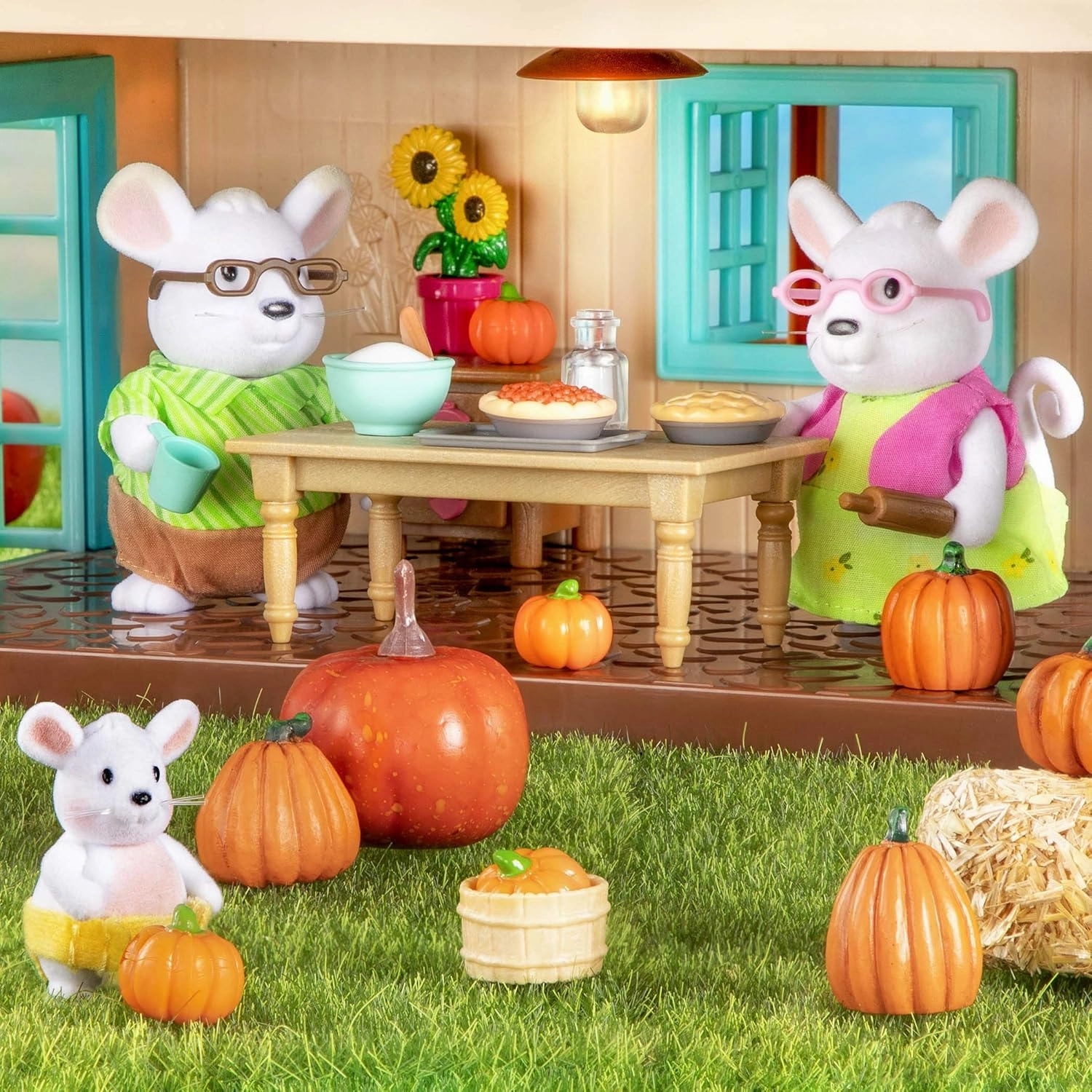 Li'l Woodzeez WZ6710Z Li’l Woodzeez – Nibblekin Mouse Family with Grandparents – 7pc Set with Miniature Figurines – Animal Toys and Accessories for Kids Age 3 