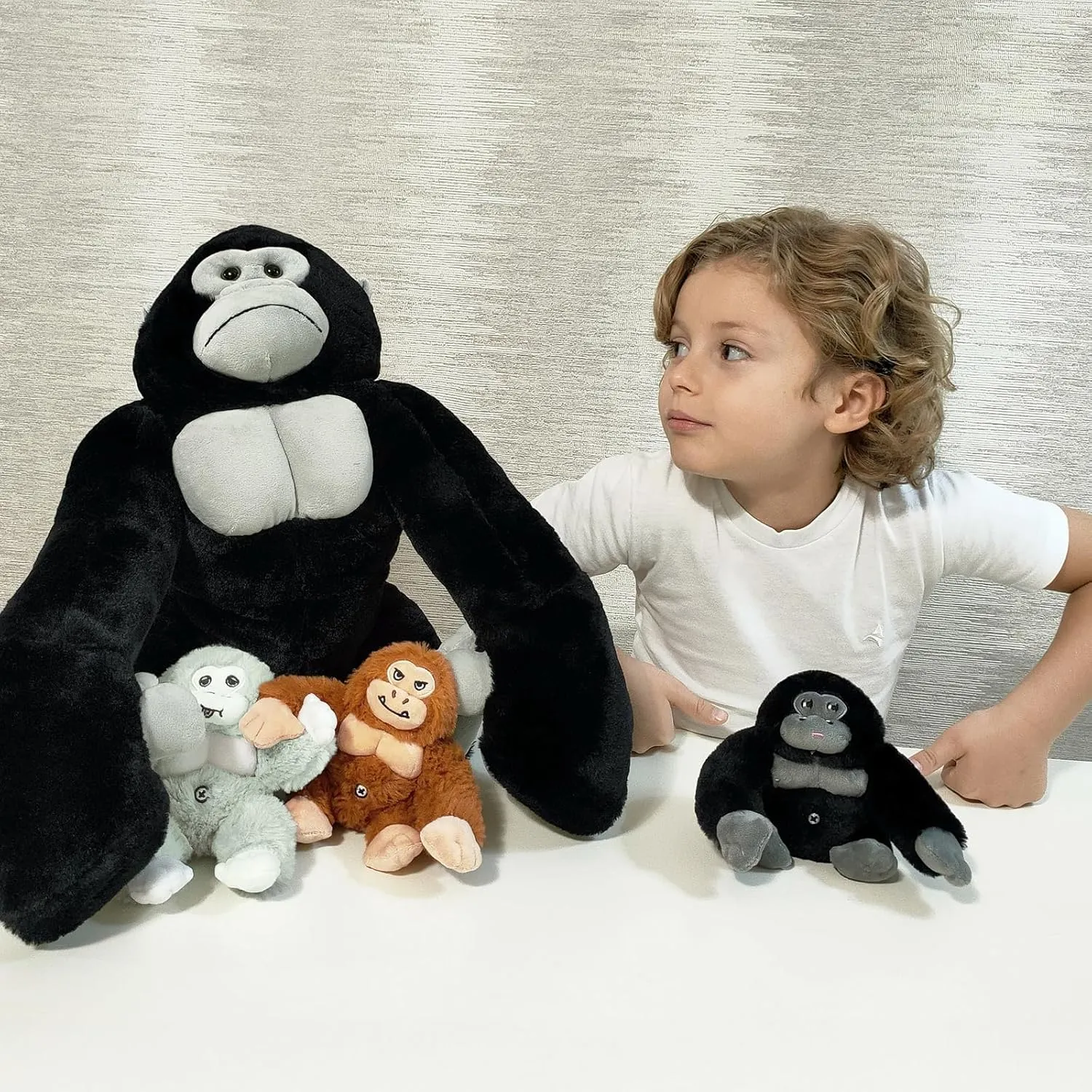 MaoGoLan Giant Gorilla Stuffed Animals - 19.6" Large Plush Gorilla with Babies, Soft and Cuddly Companion Toy Gifts for Kids