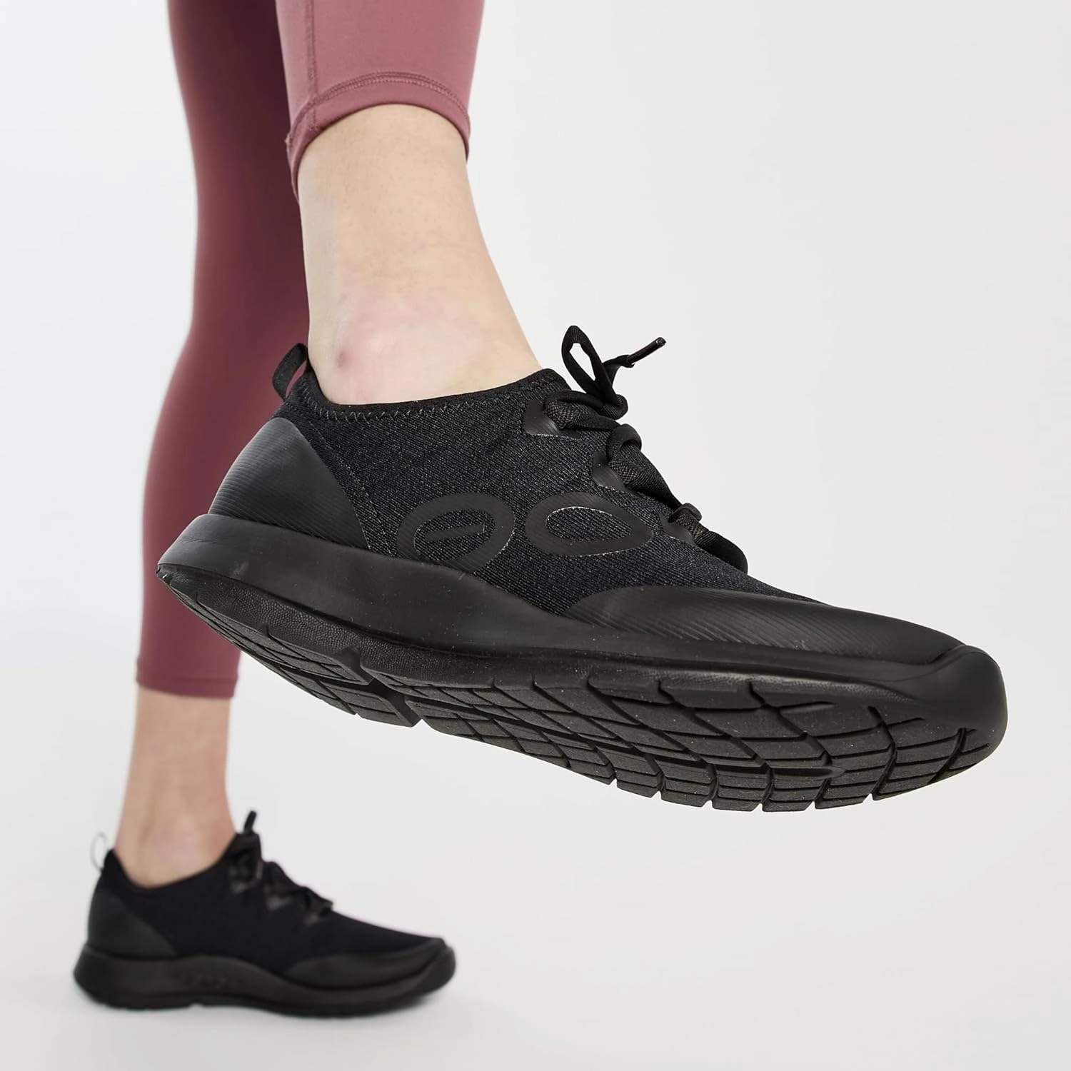 OOFOS OOmg Sport LS Low Recovery Shoe - Women’s