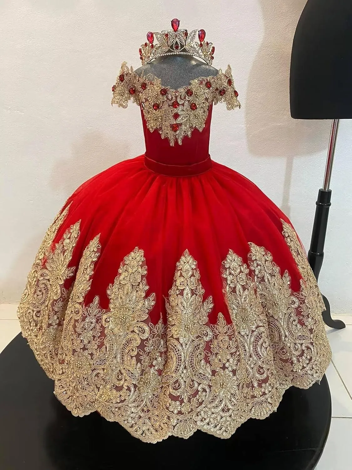 XYAYE Off Shoulder Flower Girl Dresses for Wedding Gold Lace Kids First Communion Dress Puffy Tulle Girls Ball Gown